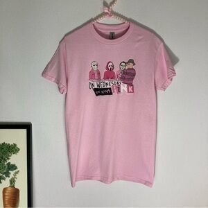 On Wednesdays We Wear Pink horror star t-shirt size S